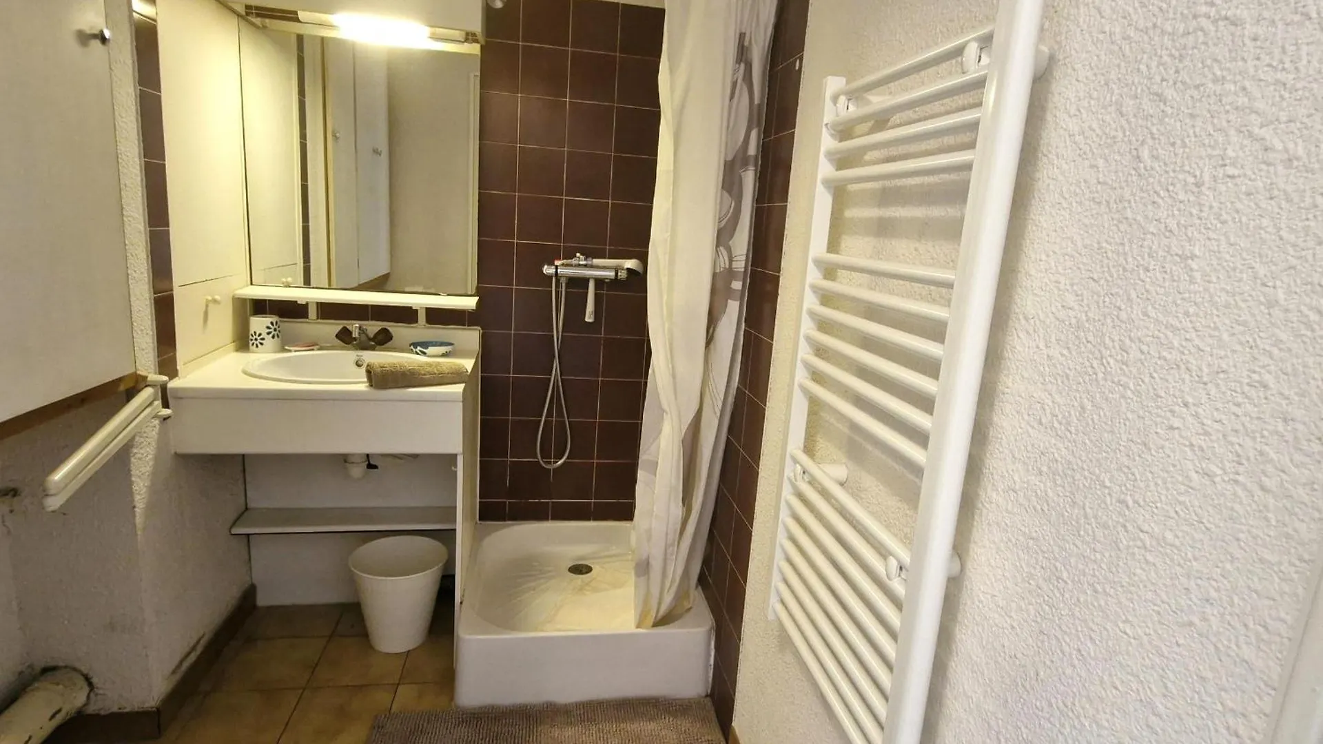 Studio Avec Cabine, Piscine, Parking Prive, Proche Plages A Sainte-Maxime - Fr-1-780-7 Apartment